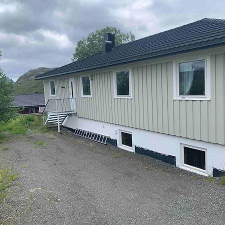 Leilighet Med Balkong Og Havutsikt Pa Napp. Buitenkant foto