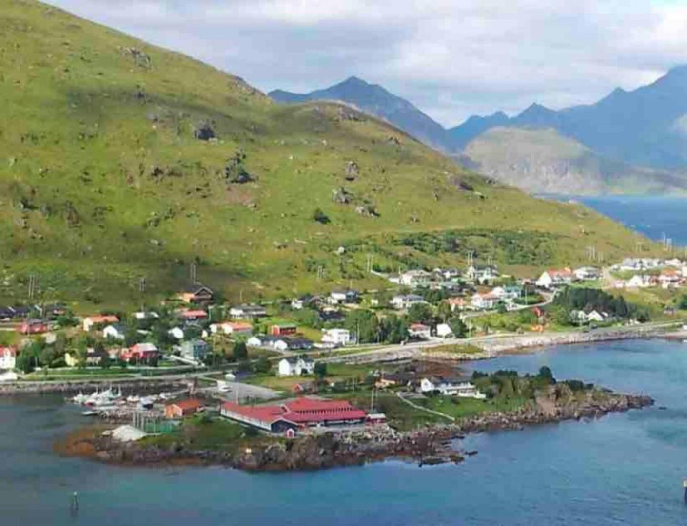 Leilighet Med Balkong Og Havutsikt Pa Napp. Buitenkant foto