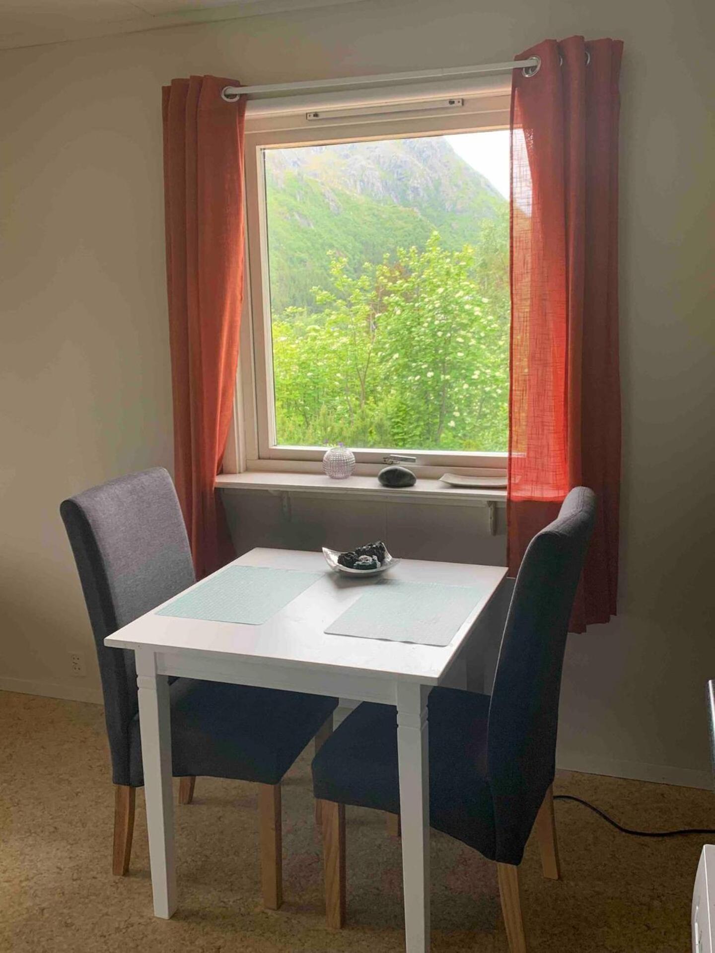 Leilighet Med Balkong Og Havutsikt Pa Napp. Buitenkant foto
