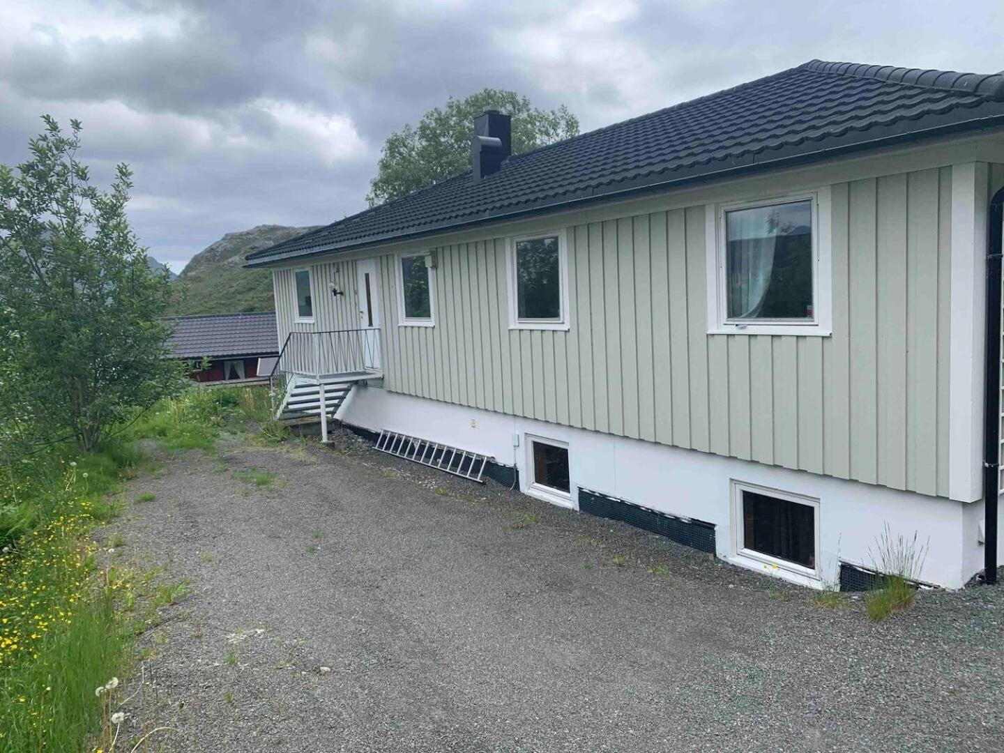 Leilighet Med Balkong Og Havutsikt Pa Napp. Buitenkant foto